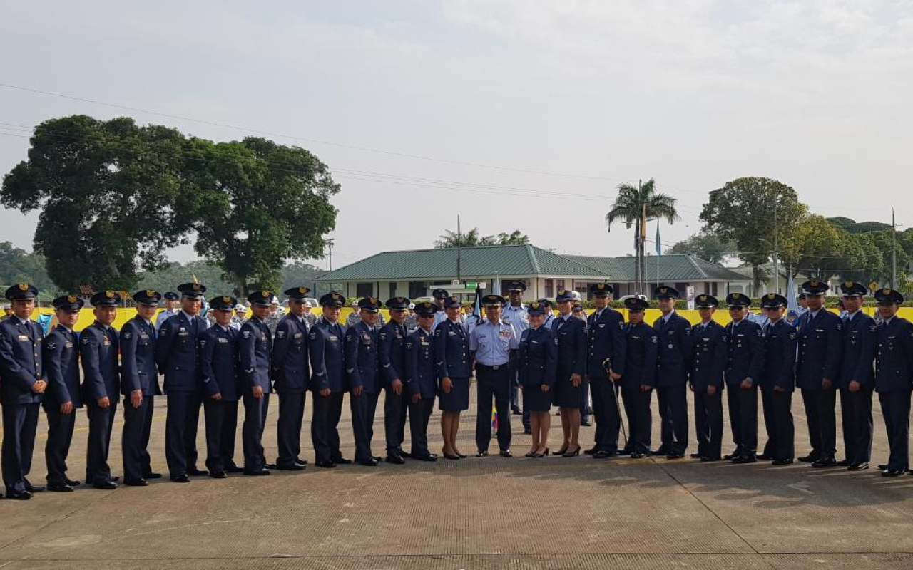 En el Caquetá se imponen insignias de grado a un personal de suboficiales 