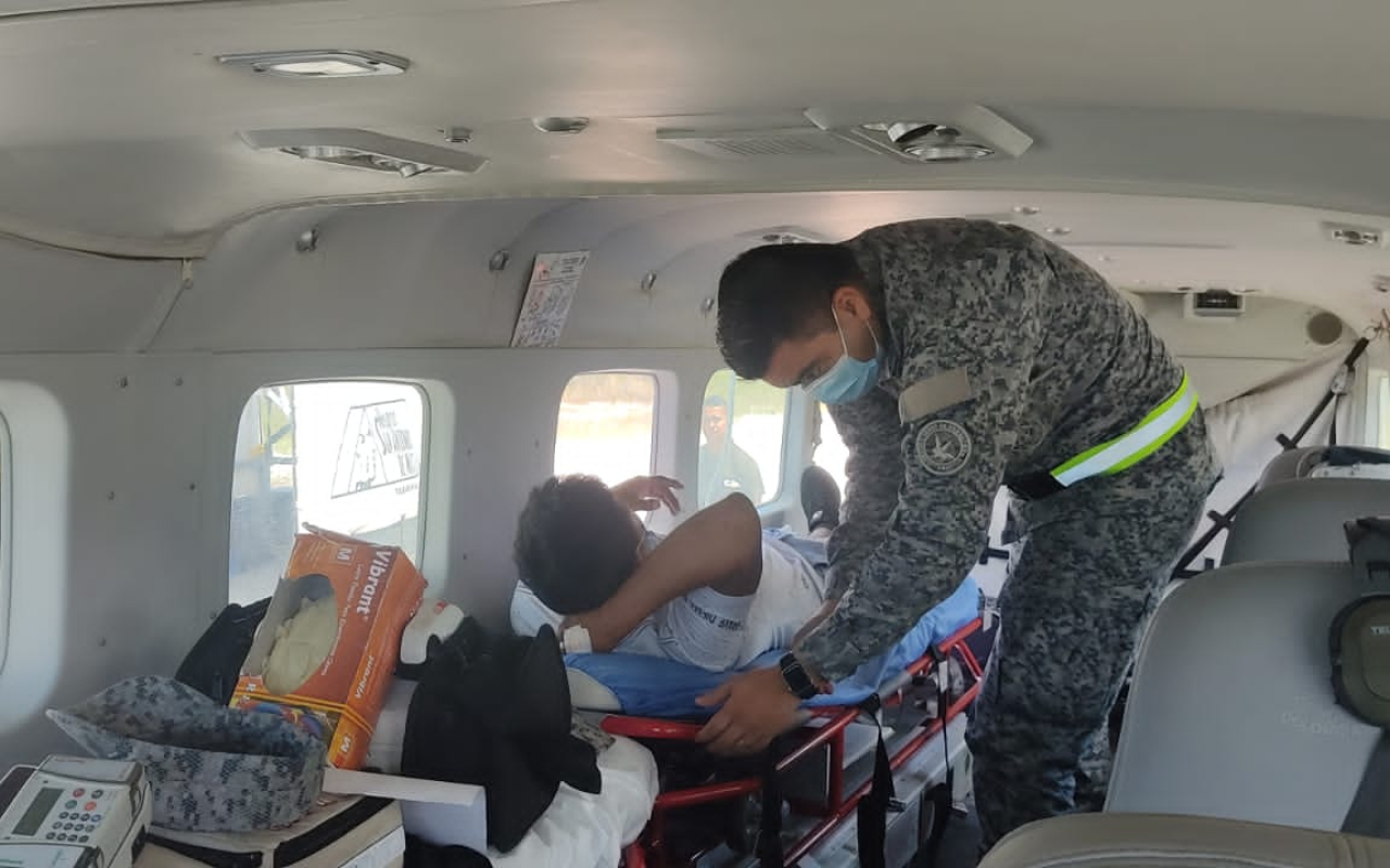 Indígena herido del departamento del Vaupés fue movilizado por su Fuerza Aérea Colombiana