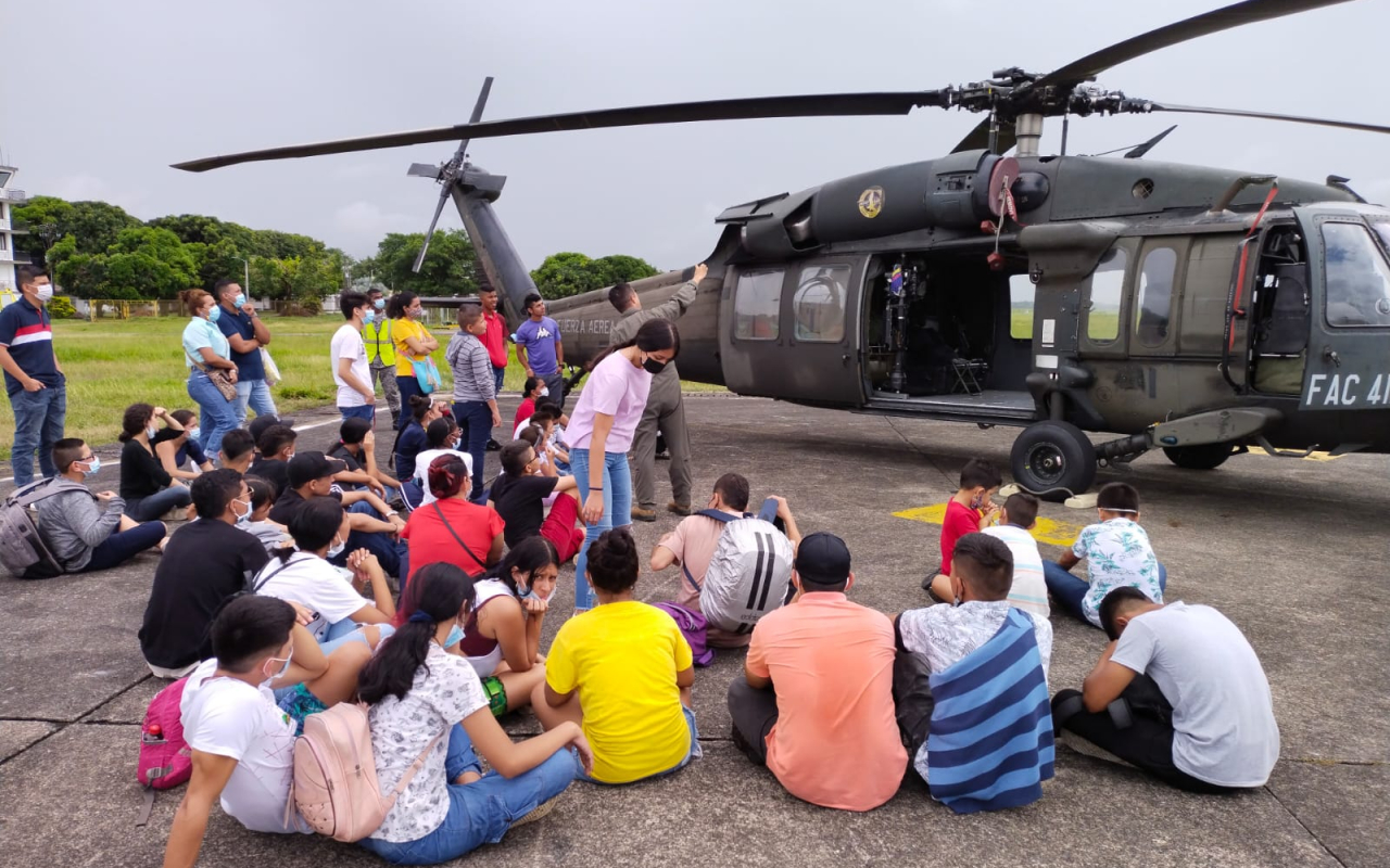 Personal de La Casa de la Cultura de Villavicencio conoció las capacidades de su Fuerza Aérea