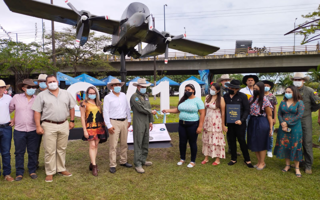 En emotiva ceremonia fue reinagurado en Villavicencio el monumento del avión por su Fuerza Aérea