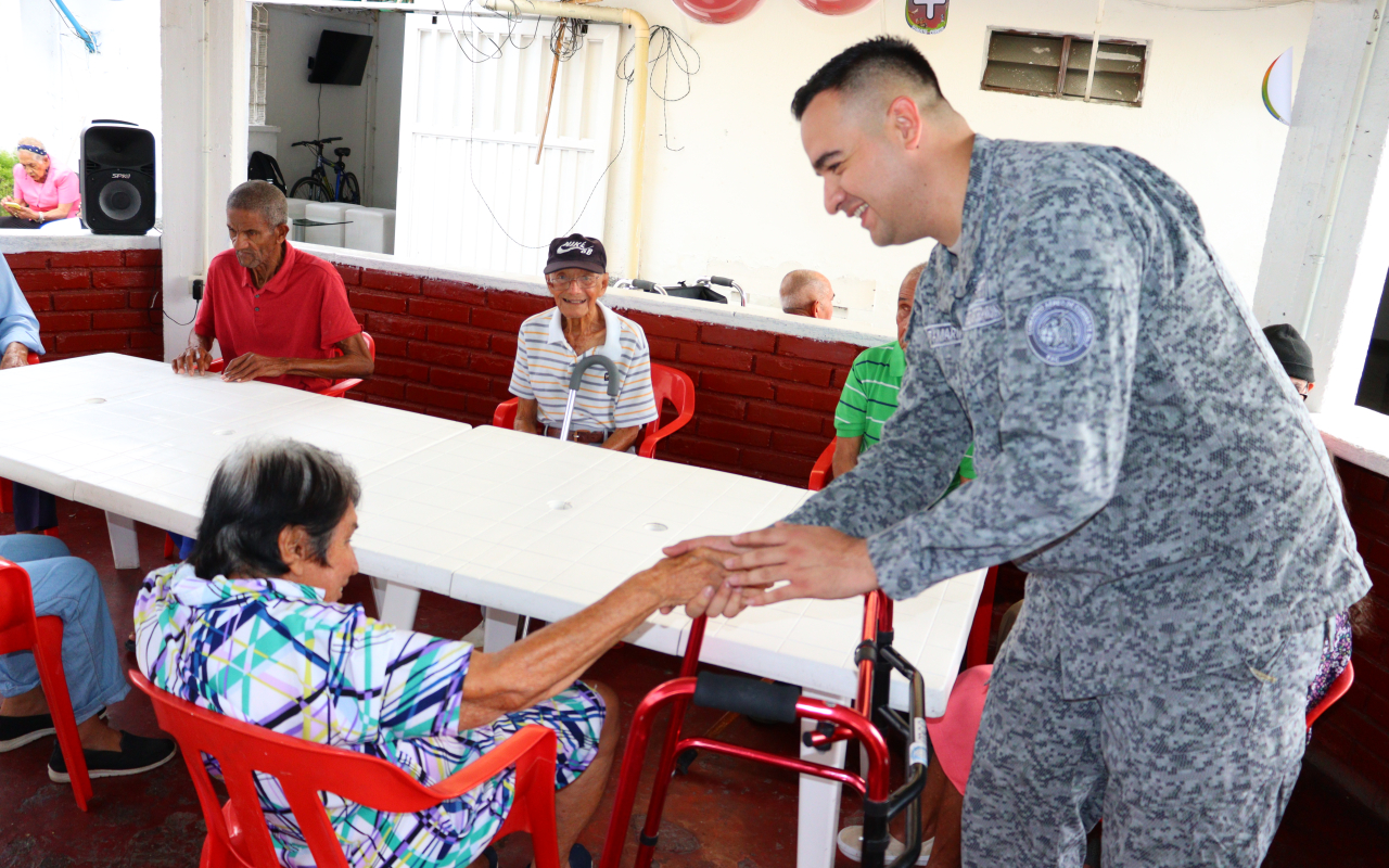 Visita a hogar geriátrico reconfortó el corazón de varios abuelitos cerriteños