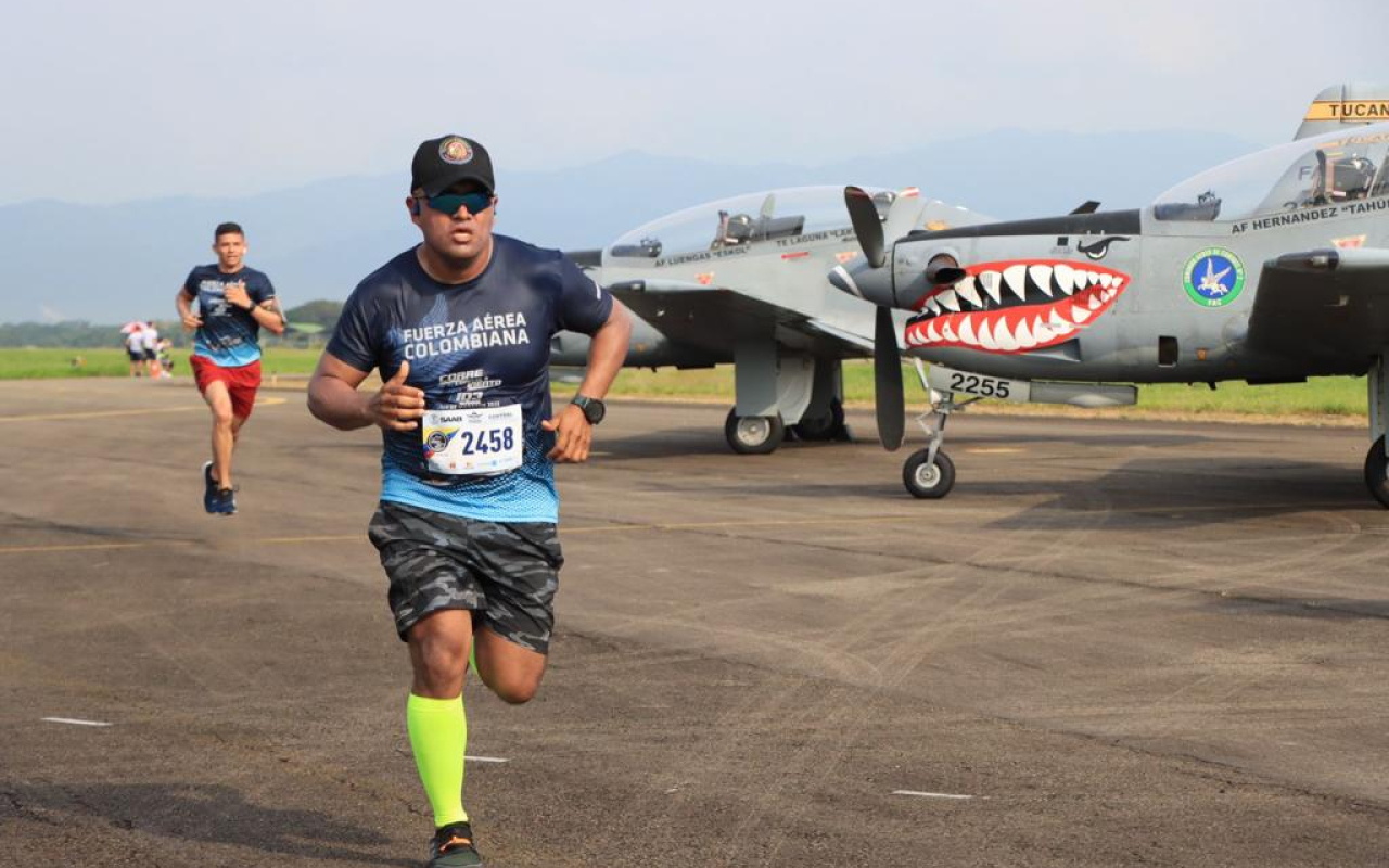 Corredores de Villavicencio se unieron a la maratón para conmemorar los 103 años de la Fuerza Aérea