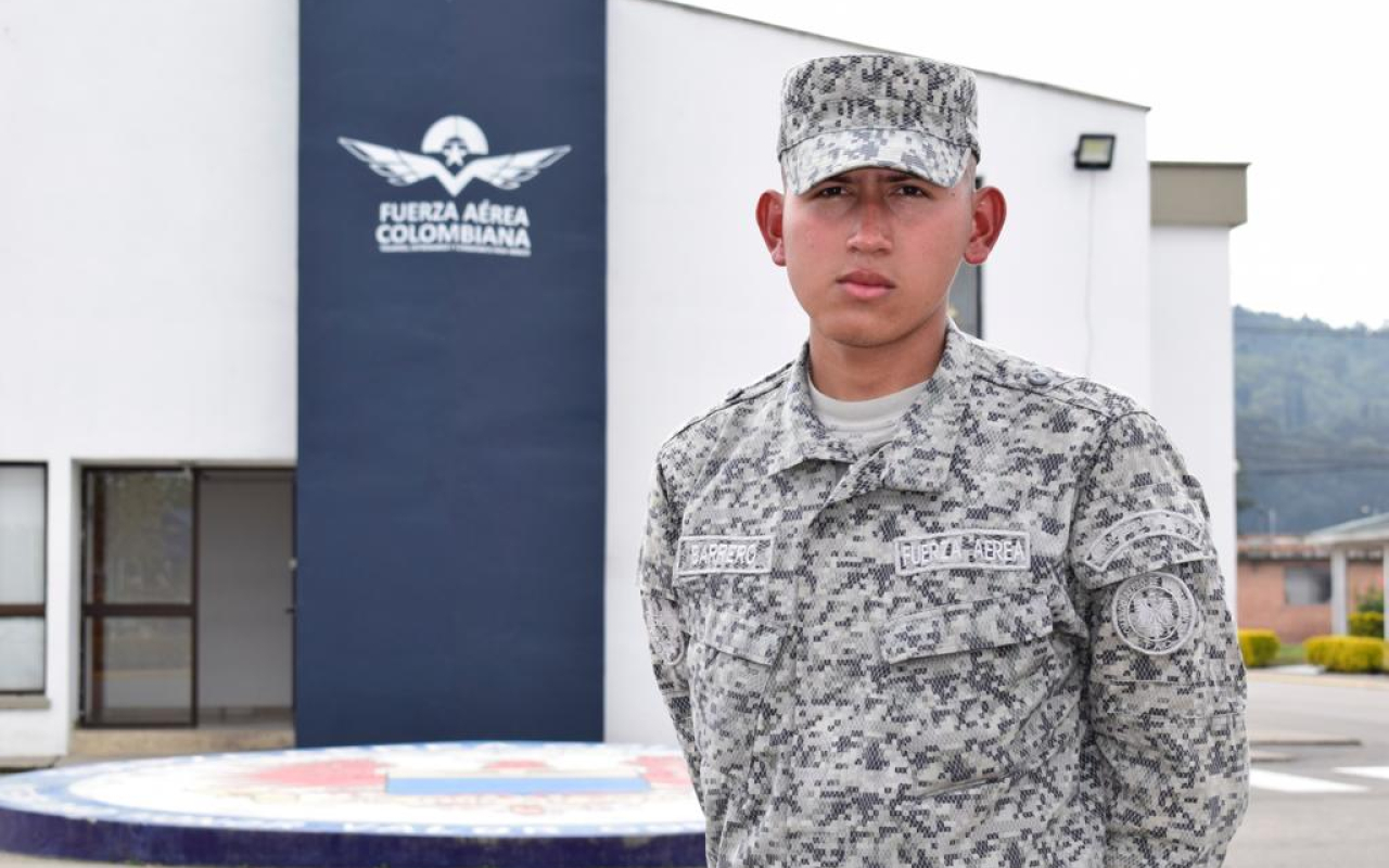 Soldados del CAMAN cumplen su sueño de ingresar a la Escuela de Suboficiales de su Fuerza Aérea Colombiana