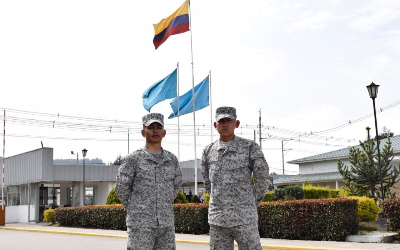 Soldados del CAMAN cumplen su sueño de ingresar a la Escuela de Suboficiales de su Fuerza Aérea Colombiana