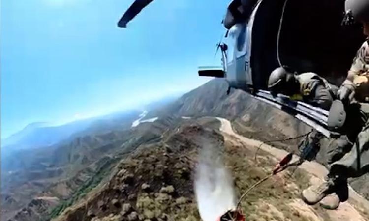 Controlado incendio en el occidente de Antioquia, con un helicóptero de su Fuerza Aérea