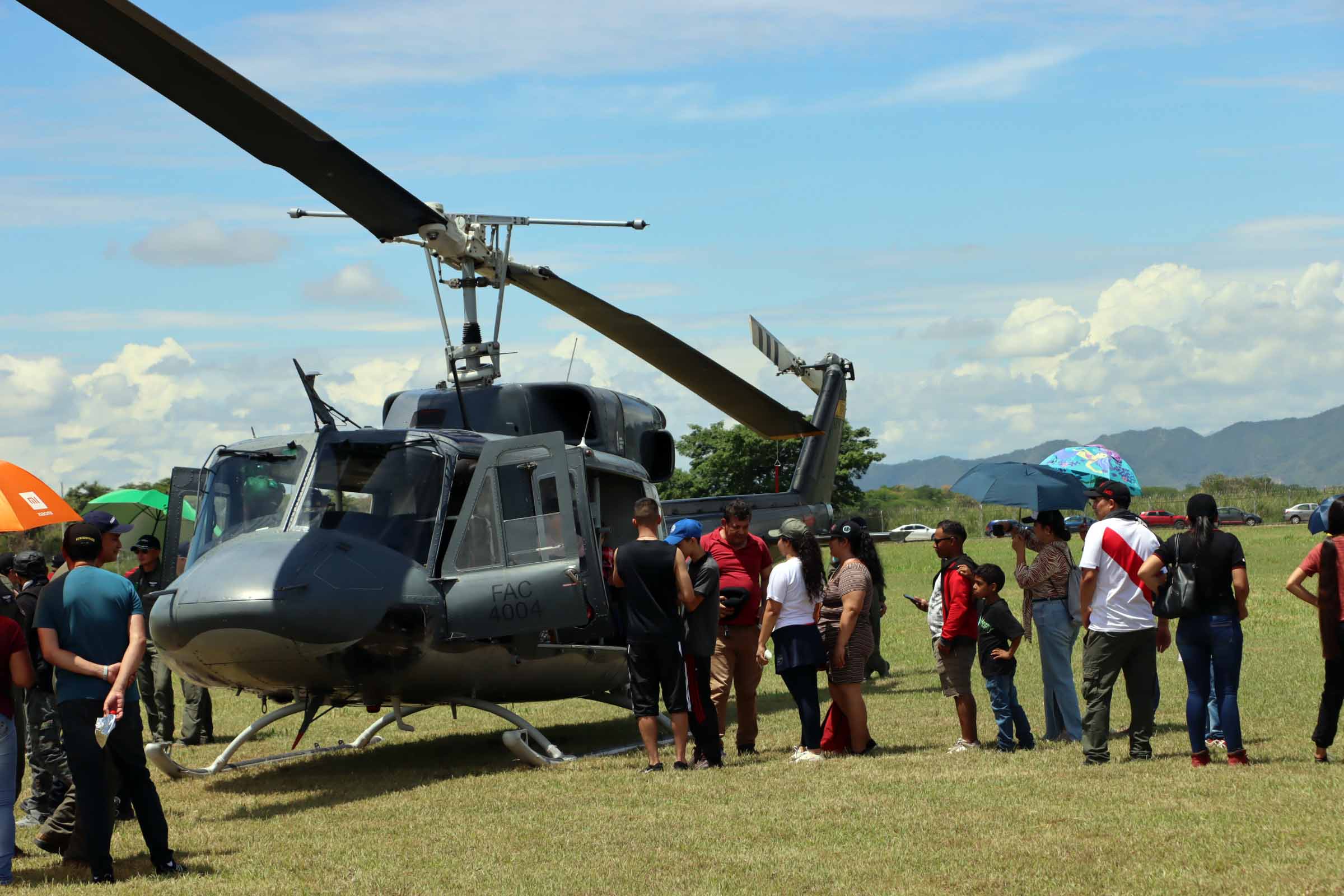 Revista estática de helicópteros en el Air Fest 2022