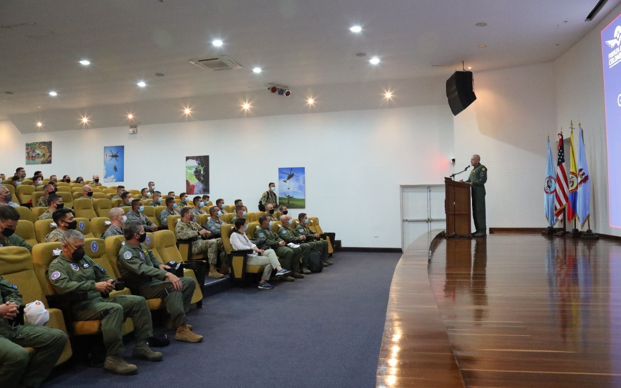 Señor General Ramsés Rueda Rueda, comandante de la Fuerza Aérea Colombiana (FAC)